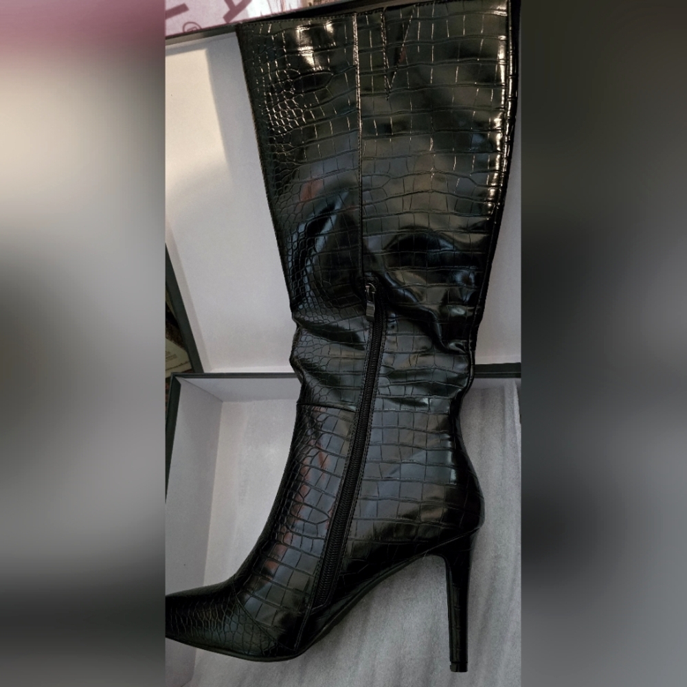 **NEW** Black Faux Leather (Sz 8.5) Womens Pointed Toe, Knee High Boots